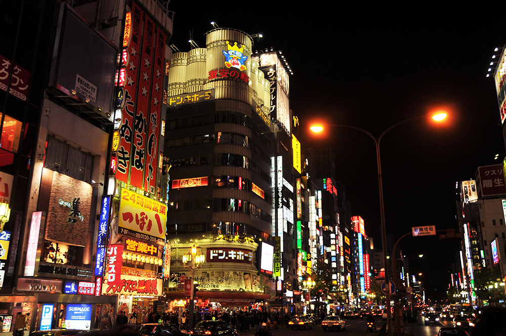 夜の新宿・歌舞伎町
